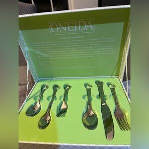 Oneida Duckling Stainless Steel 6pc children’s cutlery set. Slightly used.$12